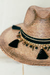 Sombrero pompones negros