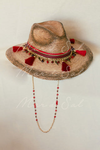 Sombrero pompones rojos